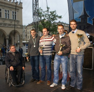 Fotografia: Bogdan Dąsal, zawodnicy Kadry Polski i trener Janusz Włodek 